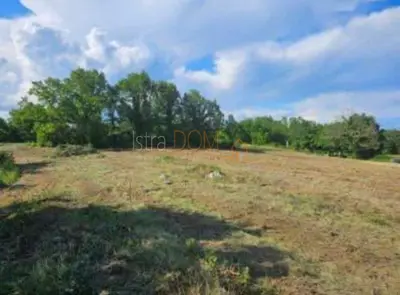 Zemljište 2.282 m², Žminj - građevinska dozvola i projekt