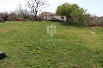 Baugrundstück 717 m², Svetvinčenat - ruhige Lage