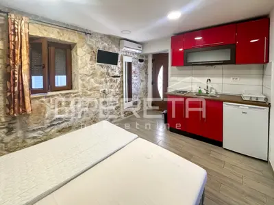 Haus 36 m², Tisno na Murteru, 50 m vom Meer