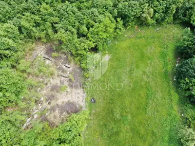 Building plot 10,958 m², Pićan - quiet street - 10