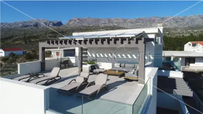 Villa mit Meerblick und Blick auf Velebit, 4 Wohneinheiten mit Pool