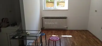 Šalata, dvoiposoban stan 62 m² u suterenu zgrade, parking - 3