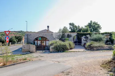 Haus zum Kauf in Momjan, 650 m²
