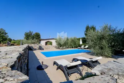 House for sale in Momjan, 650 m² - 3