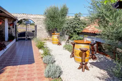 House for sale in Momjan, 650 m² - 9