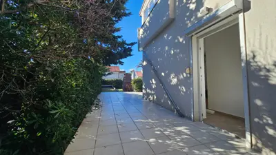 Novalja – Trosobni apartman 80 m² u prizemlju s terasom, 500 m od mora - 11