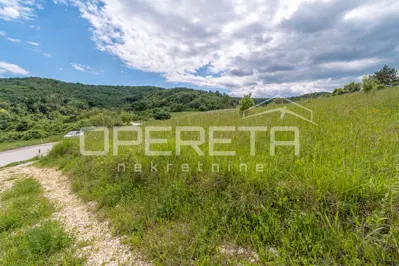 Građevinsko zemljište 1.576 m², Stari Pazin - pogled na Butonigu - 3