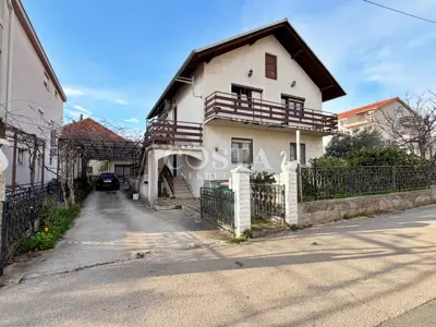 Haus 225 m², Plovanija - eingezäunter Hof und Garten - 2