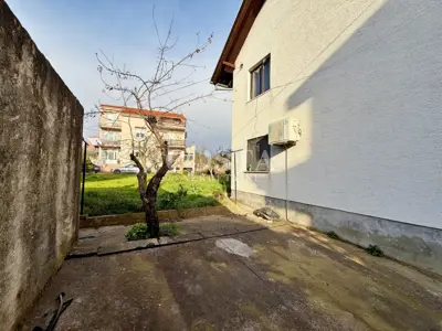 Haus 225 m², Plovanija - eingezäunter Hof und Garten - 15