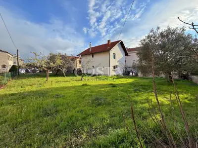 Haus 225 m², Plovanija - eingezäunter Hof und Garten - 22