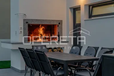 Vila 181 m², Kaštel Novi - bazen i ljetna kuhinja - 20