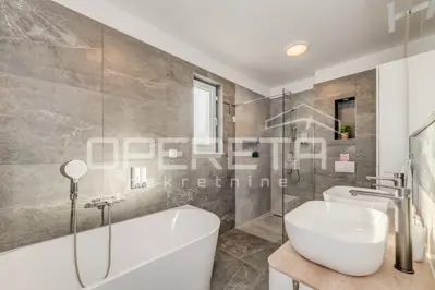 Vila 181 m², Kaštel Novi - bazen i ljetna kuhinja - 14