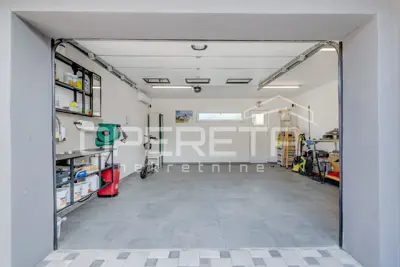 Vila 181 m², Kaštel Novi - bazen i ljetna kuhinja - 21