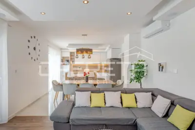 Vila 181 m², Kaštel Novi - bazen i ljetna kuhinja - 4