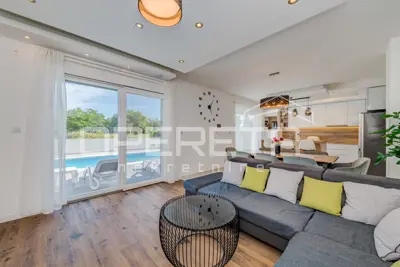 Vila 181 m², Kaštel Novi - bazen i ljetna kuhinja - 6