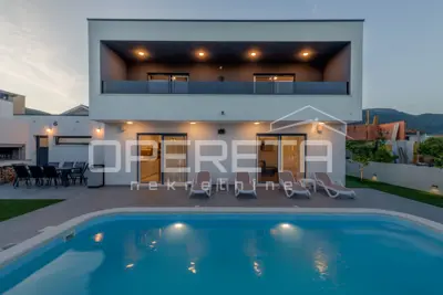 Vila 181 m², Kaštel Novi - bazen i ljetna kuhinja - 2