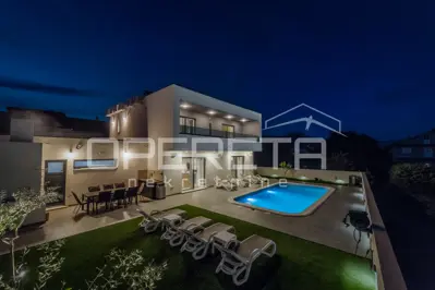 Vila 181 m², Kaštel Novi - bazen i ljetna kuhinja - 3