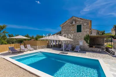 Stone house, Malinska on the island of Krk, pool and privacy