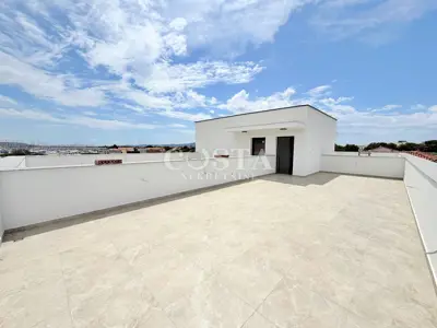 Stan 55 m², Bibinje - krovna terasa i parkirno mjesto