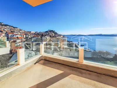Apartment 138 m², Crnica, Šibenik - view of the old town - 2