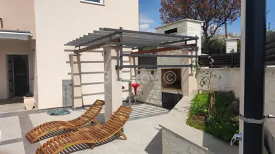Zum Verkauf, Rovanjska, neu erbautes Haus mit Pool, in Meeresnähe. - 6