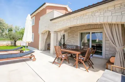 Haus in Poreč, Pool, Garten und Meeresnähe - 11