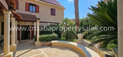 Haus, Brač, 300 m², 775 000 € - 1