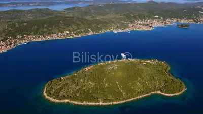 Preko, Otok Ošljak, kuća 87 m² prvi red do mora
