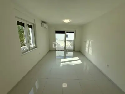 Stan 67 m², Novi Vinodolski - 2 spavaće sobe, terasa - 4