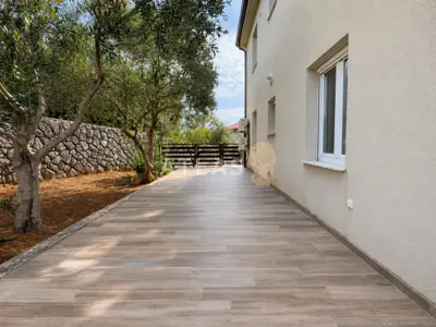 Kastav – dva stana 135 m², pogled na more, vrt i 2 parkinga - 9
