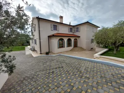 Kuća 489 m², Vodnjan, unutarnji bazen i dvije terase