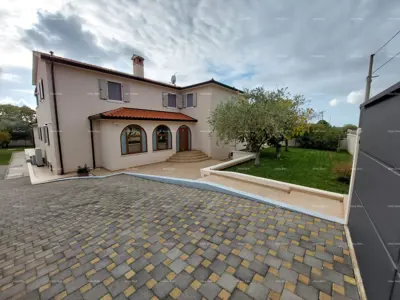 House 489 m², Vodnjan, indoor pool and two terraces - 2