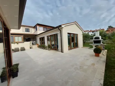 House 489 m², Vodnjan, indoor pool and two terraces - 12