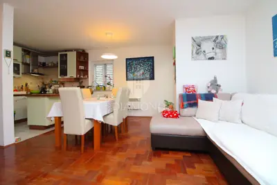 Stan 91 m², Mošćenička Draga - 2 spavaće sobe i terasa