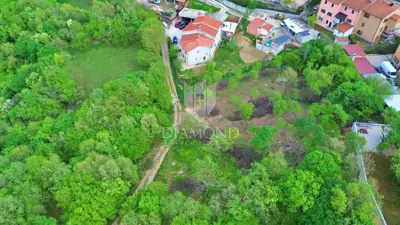 Građevinsko zemljište 1.208 m², Labin - blizu centra - 2