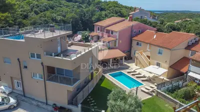 Kuće 550 m², Štinjan - blizu mora i Pule