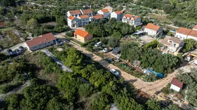 Građevinsko zemljište 501 m², Korčula - miran dio otoka - 2