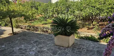 Obiteljska kuća218 m² na parceli od 700 m², na Braču, u Supetru - 100m od plaže - 13