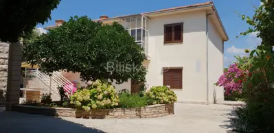 Obiteljska kuća218 m² na parceli od 700 m², na Braču, u Supetru - 100m od plaže - 3