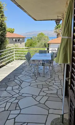 Obiteljska kuća218 m² na parceli od 700 m², na Braču, u Supetru - 100m od plaže - 14