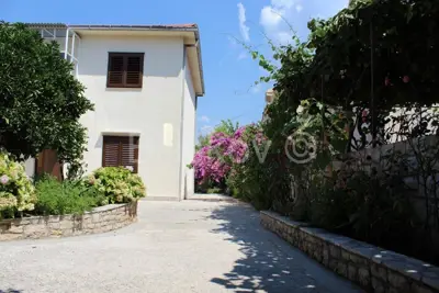 Obiteljska kuća218 m² na parceli od 700 m², na Braču, u Supetru - 100m od plaže - 6