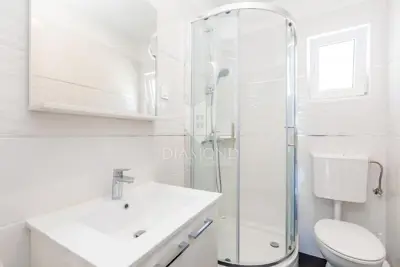 Kuća 170 m², Linardići - vila s bazenom i pogledom na more - 20