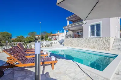 Kuća 170 m², Linardići - vila s bazenom i pogledom na more - 5