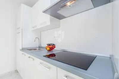 Kuća 170 m², Linardići - vila s bazenom i pogledom na more - 11
