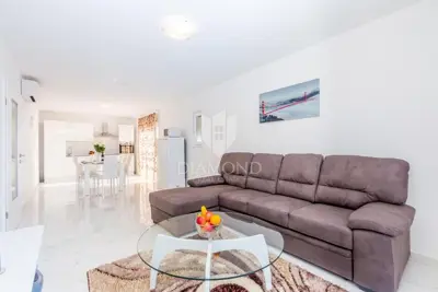 Kuća 170 m², Linardići - vila s bazenom i pogledom na more - 10