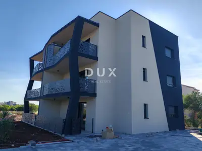 Wohnung 74,8 m², Sukošan - Garten 38 m² und Terrasse