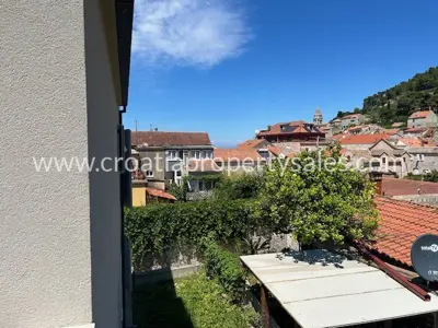 House on Vis, 100 m from the sea, attractive location - 12