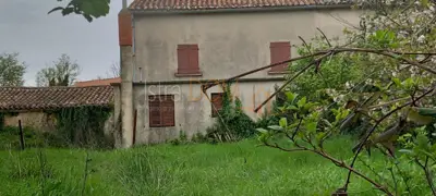 Kamena kuća 1800 m², Barban - građevinsko zemljište i pogled na Učku
