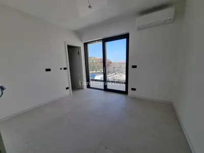 Poreč - kuća na tri etaže s bazenom, 1 km od mora - 15