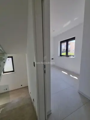 Poreč - kuća na tri etaže s bazenom, 1 km od mora - 14